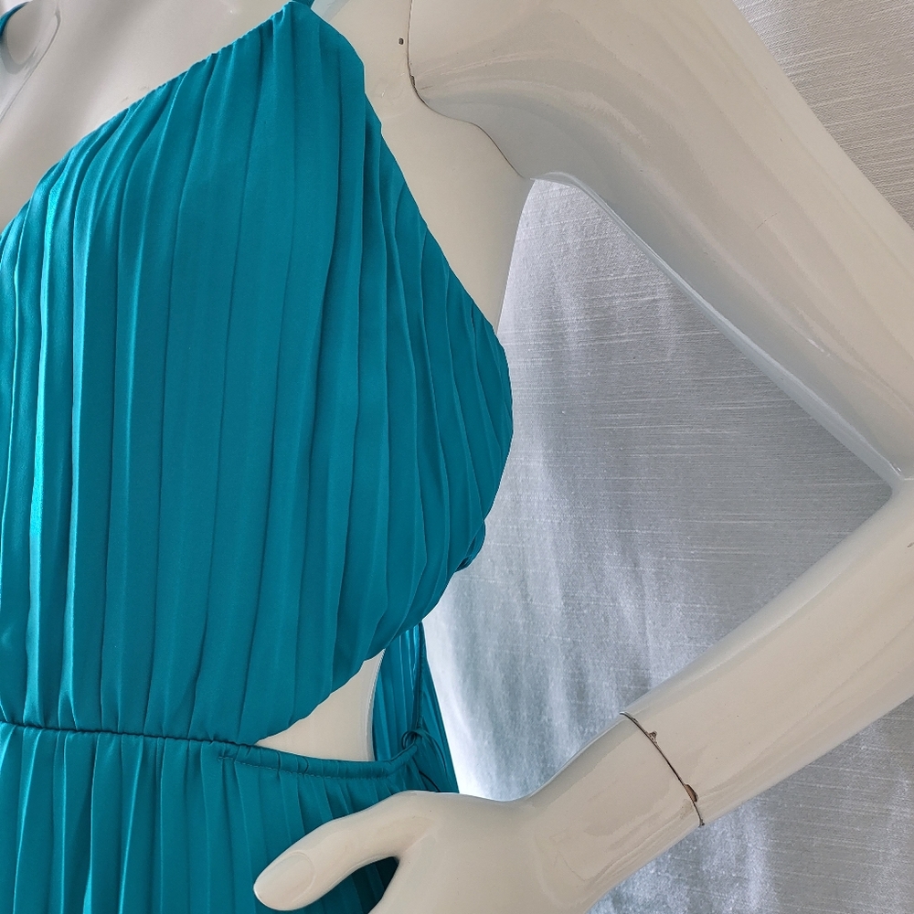 Dress - Picture 5 of 5